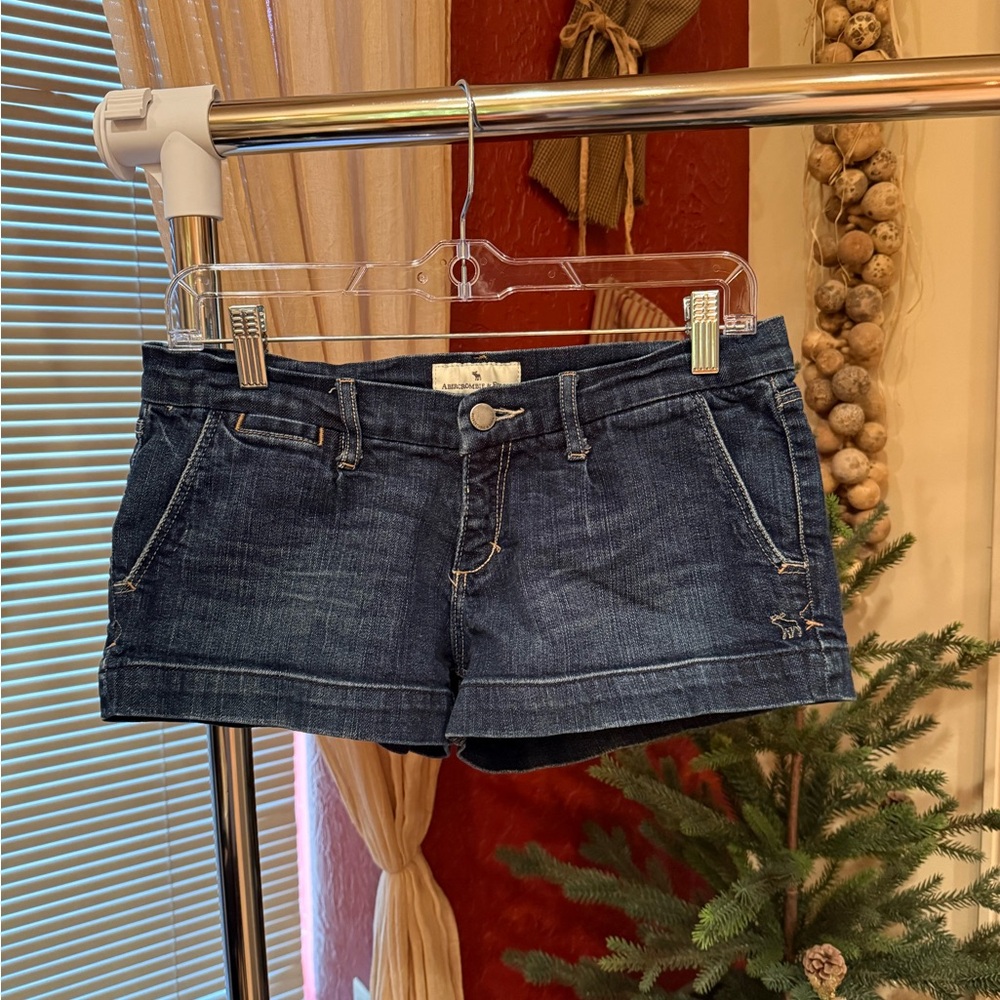 Mini Abercrombie + Fitch Shorts W/ Logo Details.